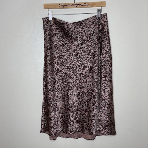 NWT Victoria’s Secret Side Button Slip Skirt - Picture 3 of 9